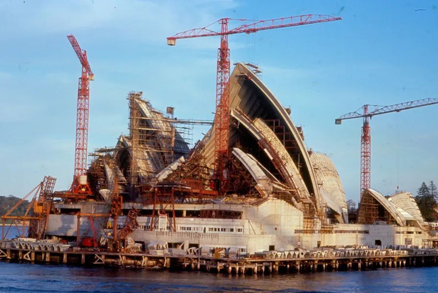La Ópera de Sydney en construcción, 1964. (Créditos: Colección de Leo Davis).
