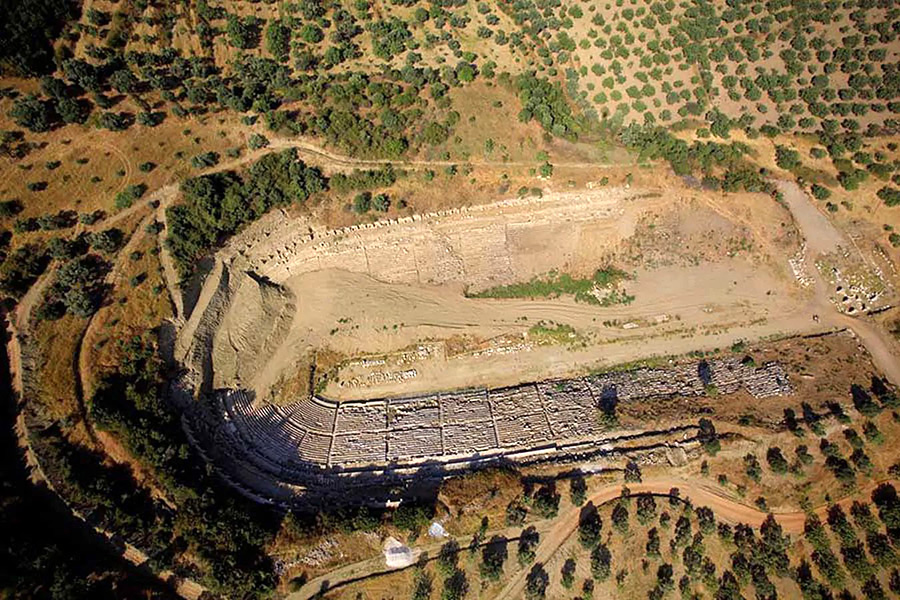 El Estadio de Magnesia parcialmente descubierto. (Créditos imagen: Orhan Bingöl).