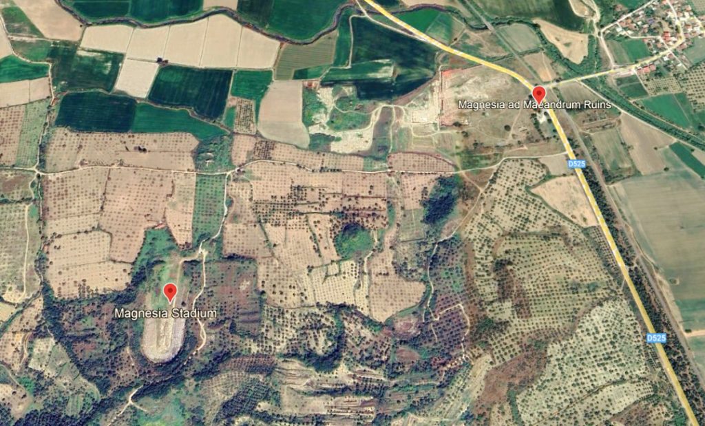 Vista aérea del yacimiento con el Estadio y las Ruinas de Magnesia